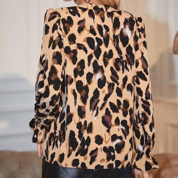 Leopard print flounce sleeve blouse - Picture 3 of 5
